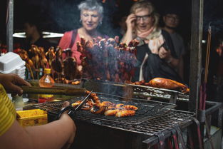 揭秘超级品牌小吃，那些让人回味无穷的街头美食传奇