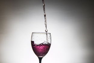蓝色瓶子白酒，雕花品牌的故事与魅力