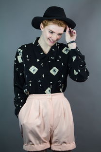 童装品牌中老年女装图片，时尚与经典的完美结合