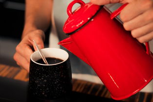 探秘全球热销的品牌水杯，看看国外哪些水杯品牌让你爱不释手！