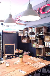 揭秘龙岗酒店机器人品牌，智能服务新潮流，未来酒店新伙伴